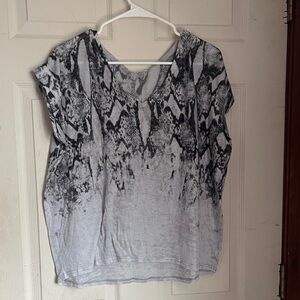 Enti Clothing Stylish Black and Gray Snake Print Women's Tee
